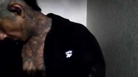 Snapshot of 69dick_fitzwell69 chatting on 01/01/25, 06:37 HUGH G RECTION online show from 01/01/25, 06:37