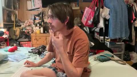 Snapshot of 69j0hndo chatting on 10/24/25, 09:28 FUCKR online show from 10/24/25, 09:28