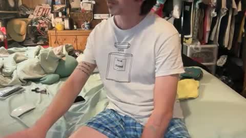 Snapshot of 69j0hndo chatting on 10/29/25, 02:14 FUCKR online show from 10/29/25, 02:14