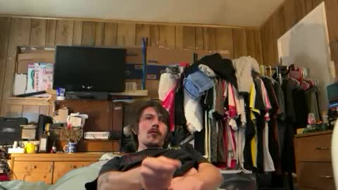 Snapshot of 69j0hndo chatting on 11/24/25, 04:51 FUCKR online show from 11/24/25, 04:51