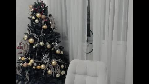 Snapshot of 6atlanta9 chatting on 12/22/25, 11:02 Adriana online show from 12/22/25, 11:02