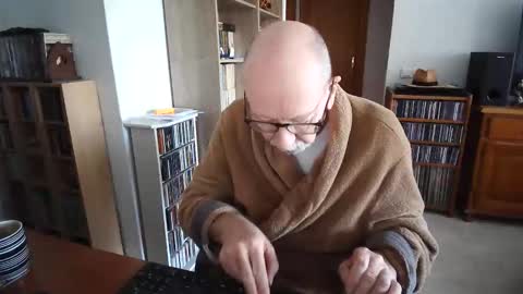  Papi  online show from 12/19/25, 10:11