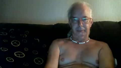 Snapshot of 808dred chatting on 05/13/26, 11:18 808dred online show from 05/13/26, 11:18