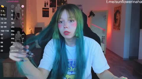 Snapshot of 819sunflowerinahat2016 chatting on 12/15/24, 05:45 Cornelia and Dante online show from 12/15/24, 05:45