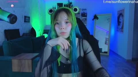 Snapshot of 819sunflowerinahat2016 chatting on 12/18/24, 03:55 Cornelia and Dante online show from 12/18/24, 03:55