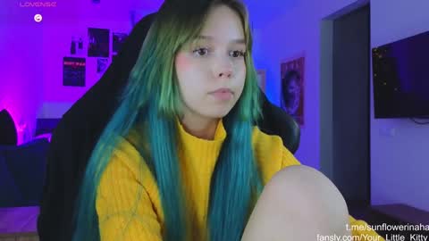 Snapshot of 819sunflowerinahat2016 chatting on 12/20/24, 02:16 Cornelia and Dante online show from 12/20/24, 02:16