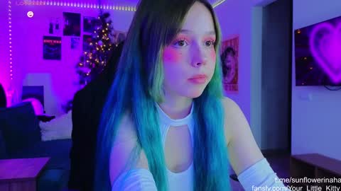 Snapshot of 819sunflowerinahat2016 chatting on 12/21/24, 08:28 Cornelia and Dante online show from 12/21/24, 08:28