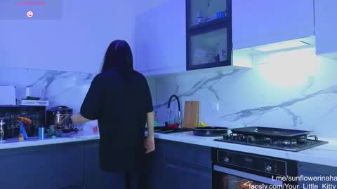 Snapshot of 819sunflowerinahat2016 chatting on 01/12/25, 07:10 Cornelia and Dante online show from 01/12/25, 07:10