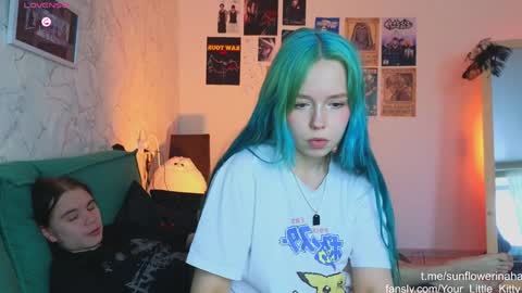 Snapshot of 819sunflowerinahat2016 chatting on 01/28/25, 07:53 Cornelia and Dante online show from 01/28/25, 07:53