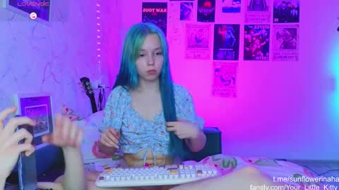 Snapshot of 819sunflowerinahat2016 chatting on 01/29/25, 06:28 Cornelia and Dante online show from 01/29/25, 06:28