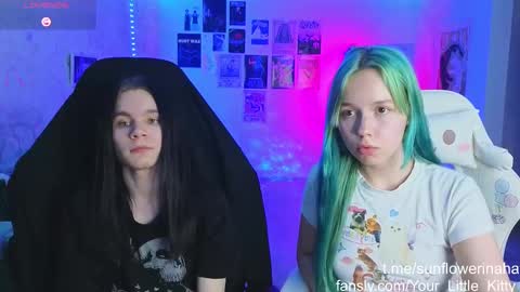 Snapshot of 819sunflowerinahat2016 chatting on 02/19/25, 07:05 Cornelia and Dante online show from 02/19/25, 07:05