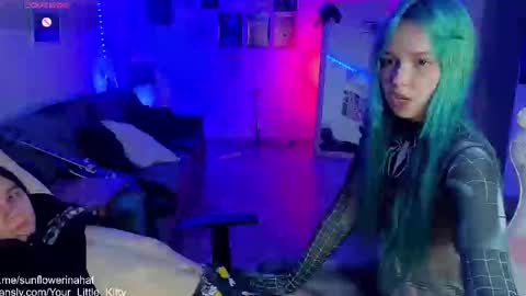 Snapshot of 819sunflowerinahat2016 chatting on 03/10/25, 03:41 Cornelia and Dante online show from 03/10/25, 03:41