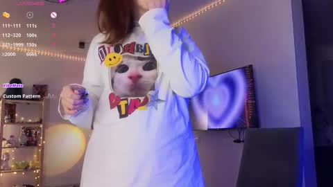 Snapshot of 819sunflowerinahat2016 chatting on 02/19/26, 02:57 Cornelia and Dante online show from 02/19/26, 02:57