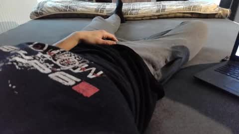 Snapshot of 87johnny chatting on 12/25/24, 08:07 87johnny online show from 12/25/24, 08:07