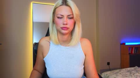 Snapshot of 88_nura chatting on 09/23/25, 03:31 Nura online show from 09/23/25, 03:31