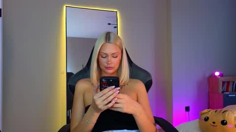 Snapshot of 88_nura chatting on 10/29/25, 02:58 Nura online show from 10/29/25, 02:58