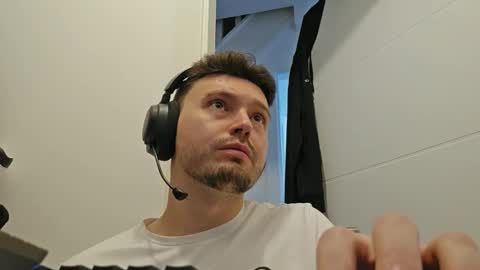 8inchdude93 online show from 09/23/25, 08:39