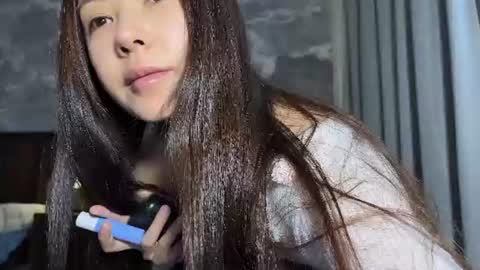 lily online show from 06/12/26, 08:57