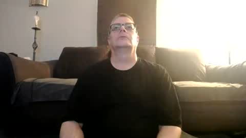 Snapshot of 989guy chatting on 06/21/26, 12:35 989guy online show from 06/21/26, 12:35