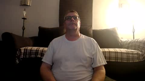 Snapshot of 989guy chatting on 07/09/26, 12:26 989guy online show from 07/09/26, 12:26