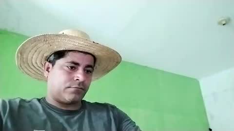 Snapshot of 9vinhocamshow chatting on 02/21/25, 11:33 9vinhocamshow online show from 02/21/25, 11:33