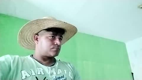 Snapshot of 9vinhocamshow chatting on 02/22/25, 04:40 9vinhocamshow online show from 02/22/25, 04:40