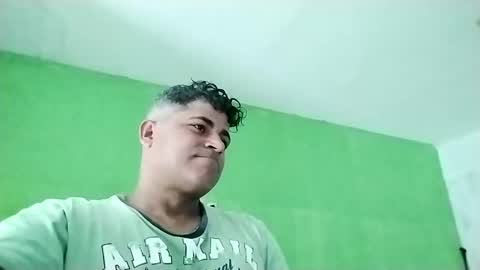 Snapshot of 9vinhocamshow chatting on 02/23/25, 11:44 9vinhocamshow online show from 02/23/25, 11:44