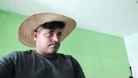 Snapshot of 9vinhocamshow chatting on 02/27/25, 04:43 9vinhocamshow online show from 02/27/25, 04:43