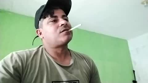 Snapshot of 9vinhocamshow chatting on 03/03/25, 11:33 9vinhocamshow online show from 03/03/25, 11:33