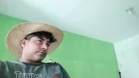 Snapshot of 9vinhocamshow chatting on 03/06/25, 11:36 9vinhocamshow online show from 03/06/25, 11:36