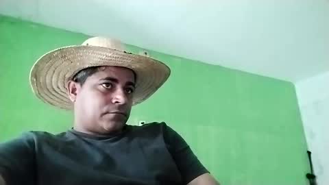 Snapshot of 9vinhocamshow chatting on 03/12/25, 11:31 9vinhocamshow online show from 03/12/25, 11:31