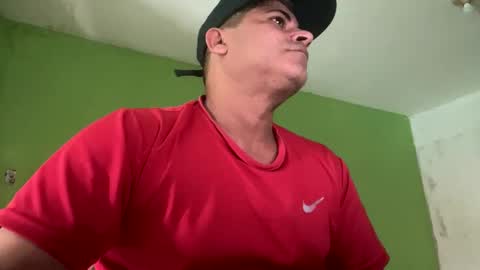 Snapshot of 9vinhocamshow chatting on 09/10/25, 11:32 9vinhocamshow online show from 09/10/25, 11:32