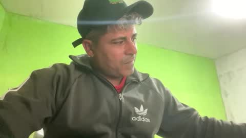 Snapshot of 9vinhocamshow chatting on 09/11/25, 06:02 9vinhocamshow online show from 09/11/25, 06:02