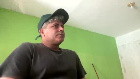 Snapshot of 9vinhocamshow chatting on 09/12/25, 11:32 9vinhocamshow online show from 09/12/25, 11:32