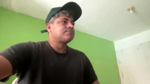 Snapshot of 9vinhocamshow chatting on 09/14/25, 10:25 9vinhocamshow online show from 09/14/25, 10:25