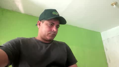 Snapshot of 9vinhocamshow chatting on 09/15/25, 11:32 9vinhocamshow online show from 09/15/25, 11:32