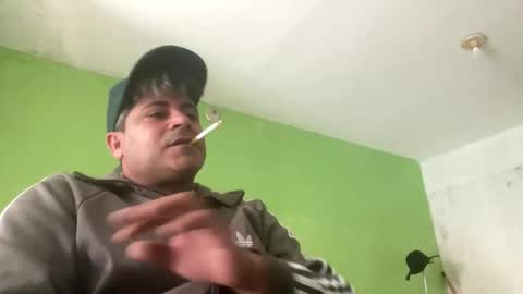 Snapshot of 9vinhocamshow chatting on 09/28/25, 10:42 9vinhocamshow online show from 09/28/25, 10:42