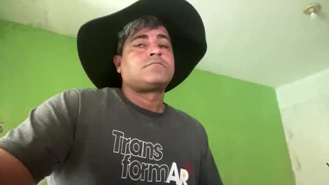 Snapshot of 9vinhocamshow chatting on 09/30/25, 11:37 9vinhocamshow online show from 09/30/25, 11:37