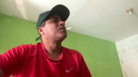 Snapshot of 9vinhocamshow chatting on 10/02/25, 12:01 9vinhocamshow online show from 10/02/25, 12:01