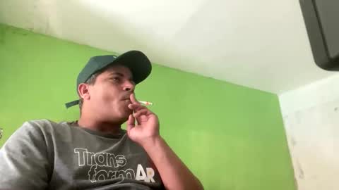 Snapshot of 9vinhocamshow chatting on 10/06/25, 04:59 9vinhocamshow online show from 10/06/25, 04:59