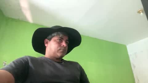 Snapshot of 9vinhocamshow chatting on 10/08/25, 11:30 9vinhocamshow online show from 10/08/25, 11:30