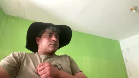 Snapshot of 9vinhocamshow chatting on 10/09/25, 11:08 9vinhocamshow online show from 10/09/25, 11:08