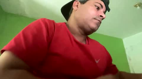 Snapshot of 9vinhocamshow chatting on 10/10/25, 11:20 9vinhocamshow online show from 10/10/25, 11:20