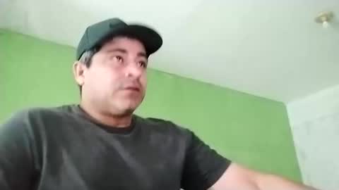 Snapshot of 9vinhocamshow chatting on 10/19/25, 10:05 9vinhocamshow online show from 10/19/25, 10:05