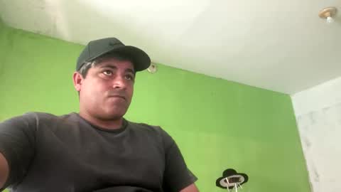 Snapshot of 9vinhocamshow chatting on 10/22/25, 11:43 9vinhocamshow online show from 10/22/25, 11:43