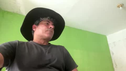 Snapshot of 9vinhocamshow chatting on 10/24/25, 10:55 9vinhocamshow online show from 10/24/25, 10:55