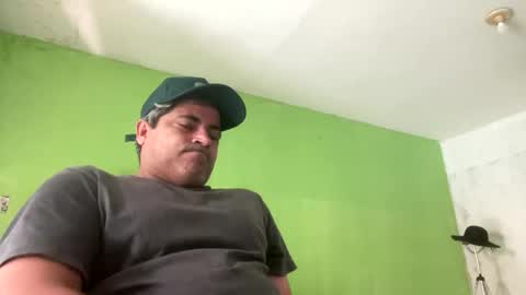 Snapshot of 9vinhocamshow chatting on 10/25/25, 12:13 9vinhocamshow online show from 10/25/25, 12:13