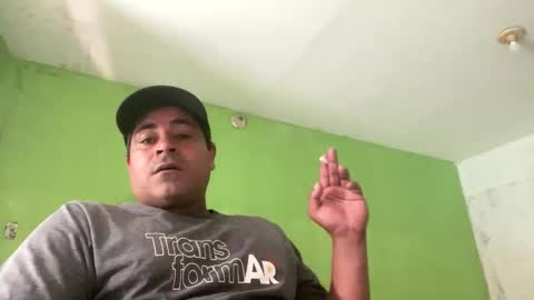 Snapshot of 9vinhocamshow chatting on 10/27/25, 11:14 9vinhocamshow online show from 10/27/25, 11:14