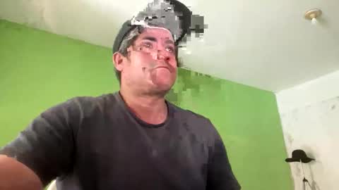 Snapshot of 9vinhocamshow chatting on 10/28/25, 11:03 9vinhocamshow online show from 10/28/25, 11:03