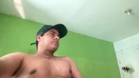 Snapshot of 9vinhocamshow chatting on 11/05/25, 11:10 9vinhocamshow online show from 11/05/25, 11:10